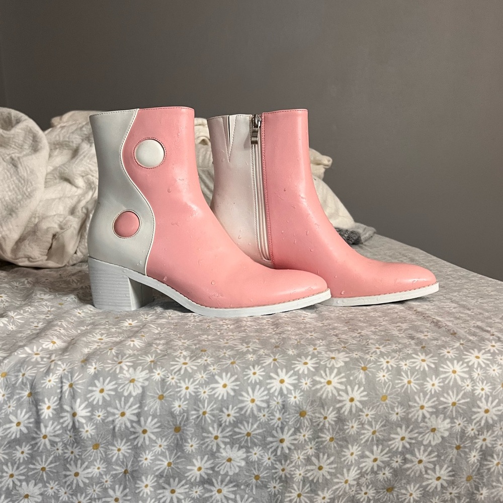 Pink yin Yang boots